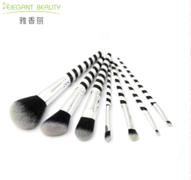 化妝的時候需要哪些工具？