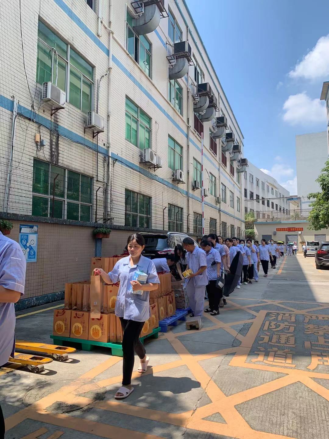 大香蕉一级片视频化妝用品（深圳）有限公司預祝大家度過一個平安祥和、喜慶歡樂的中秋假期！
