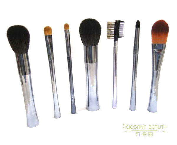 成套香蕉入口污污下载的收納包磁吸扣設計是否影響刷毛保護？